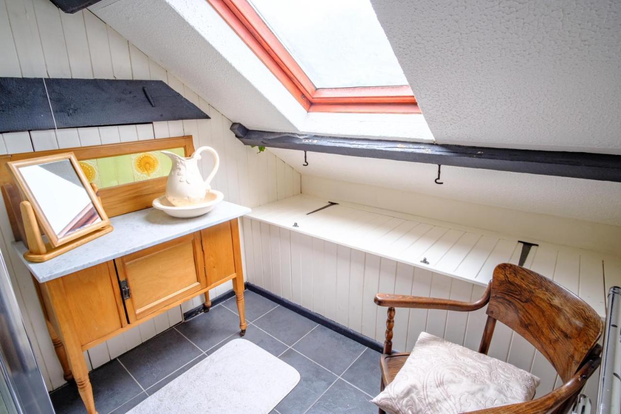 Lakeside Cottage Carmarthen Exterior photo