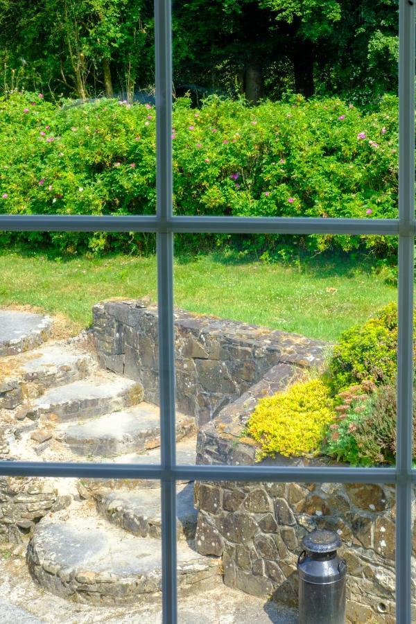 Lakeside Cottage Carmarthen Exterior photo